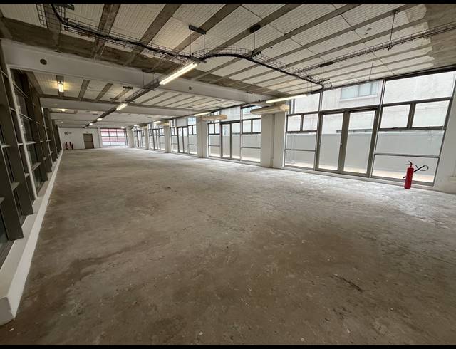 241M² OFFICE TO LET IN WOODSTOCK